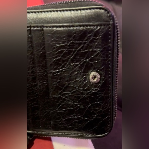 Valentino Garavani Rockstud Bifold Zip-Up Wallet Card Holder - Picture 10 of 16